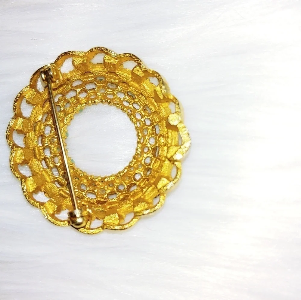 Vintage Sarah Coventry Wreath Brooch